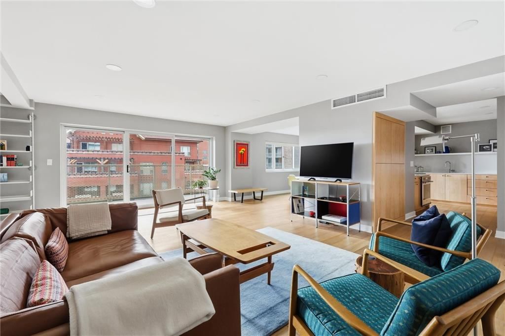 310 W 49th Street — photo 5