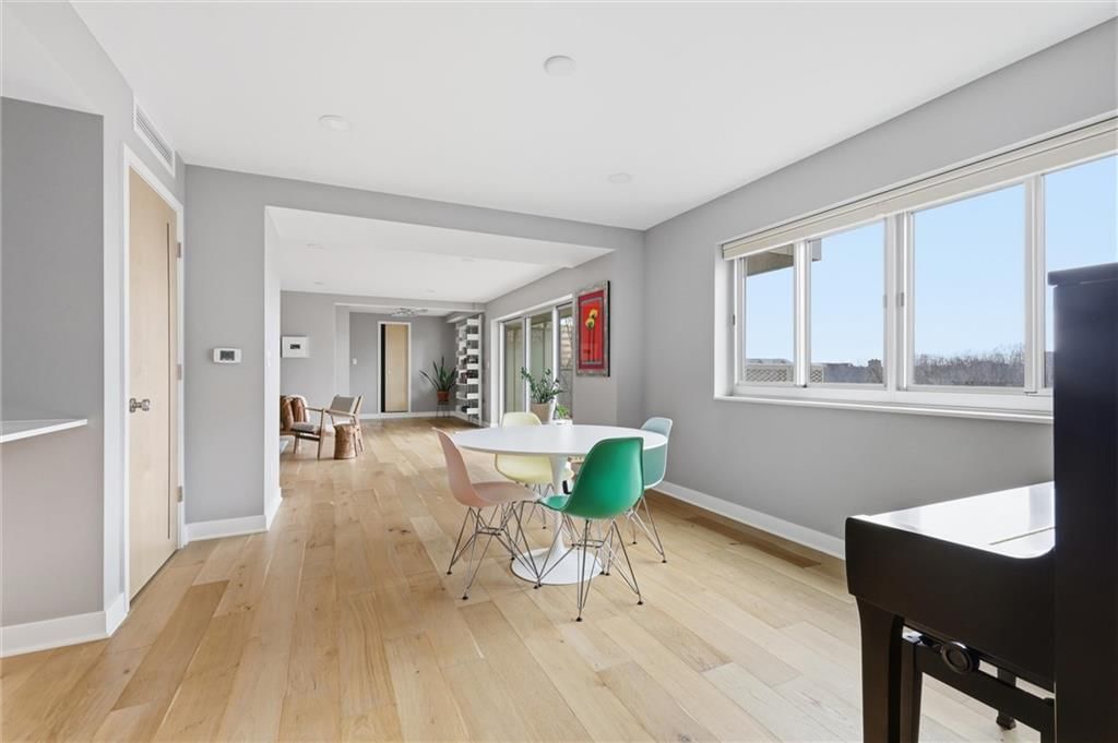 310 W 49th Street — photo 8