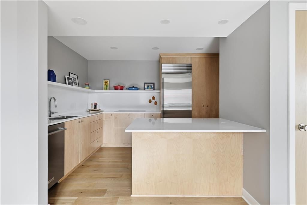 310 W 49th Street — photo 9
