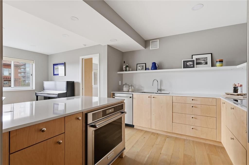 310 W 49th Street — photo 13