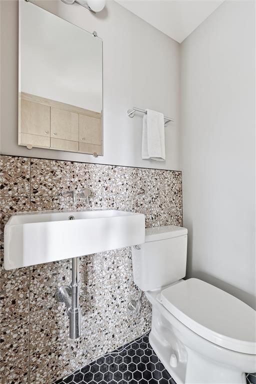 310 W 49th Street — photo 14