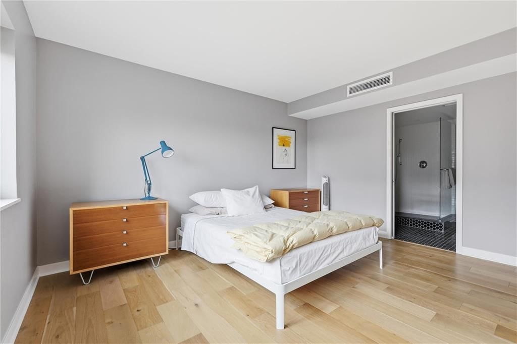 310 W 49th Street — photo 15