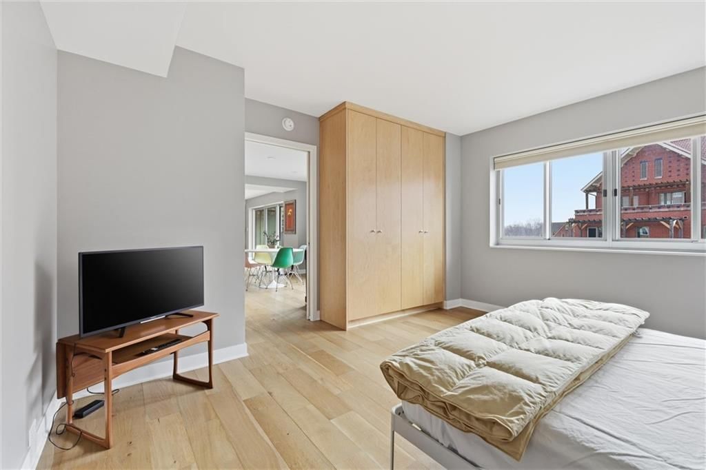 310 W 49th Street — photo 17