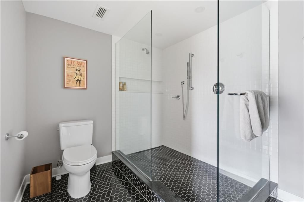 310 W 49th Street — photo 19