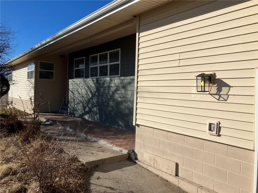 200 Lakecrest Boulevard — photo 3