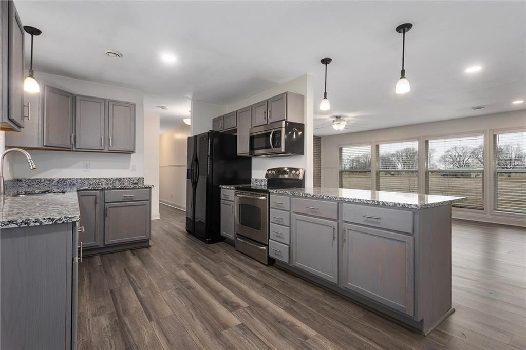200 Lakecrest Boulevard — photo 8
