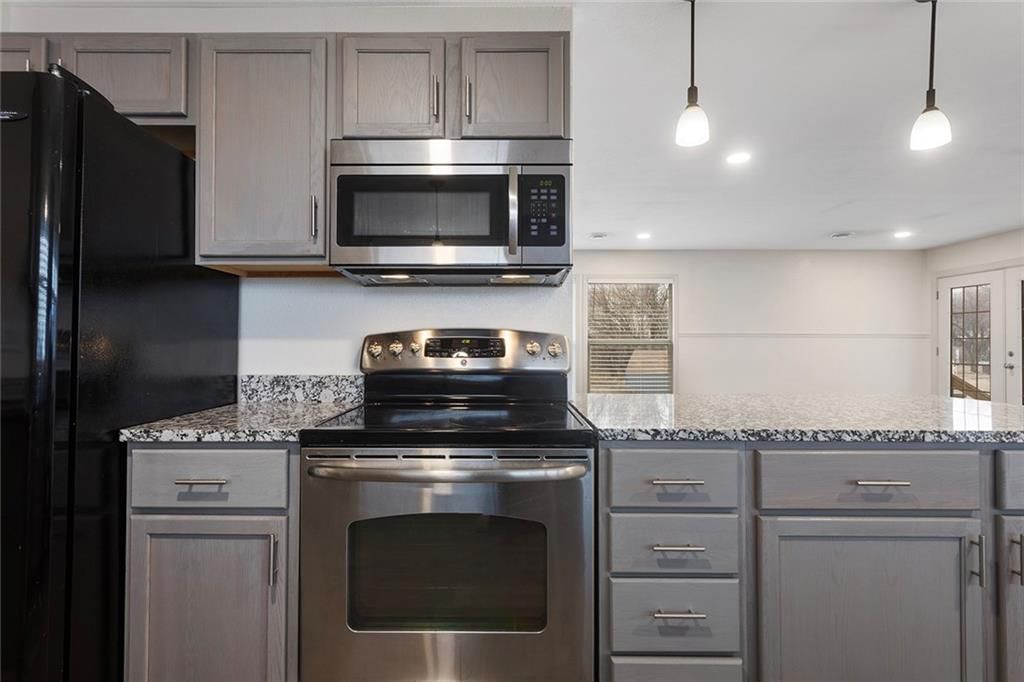 200 Lakecrest Boulevard — photo 11