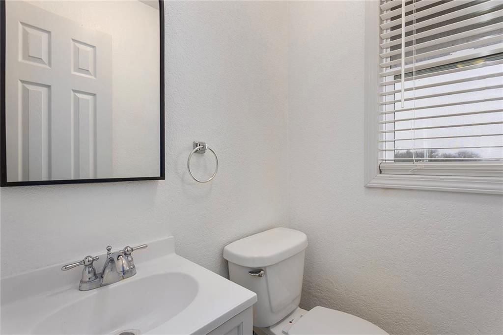 200 Lakecrest Boulevard — photo 14