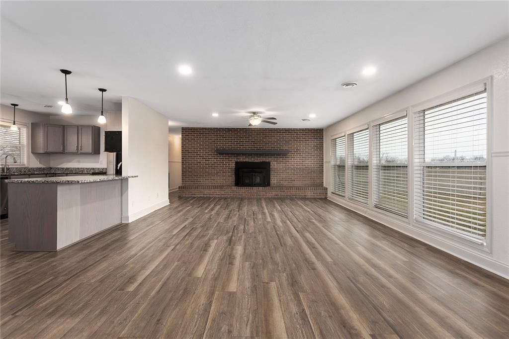 200 Lakecrest Boulevard — photo 15