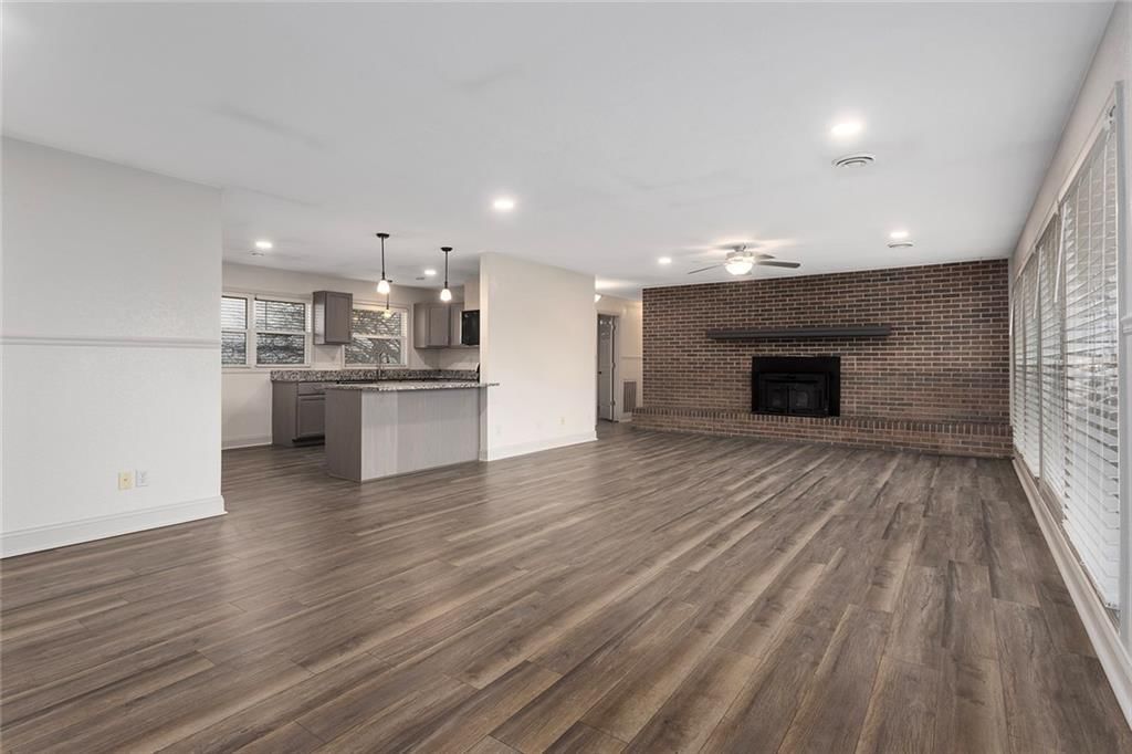200 Lakecrest Boulevard — photo 16