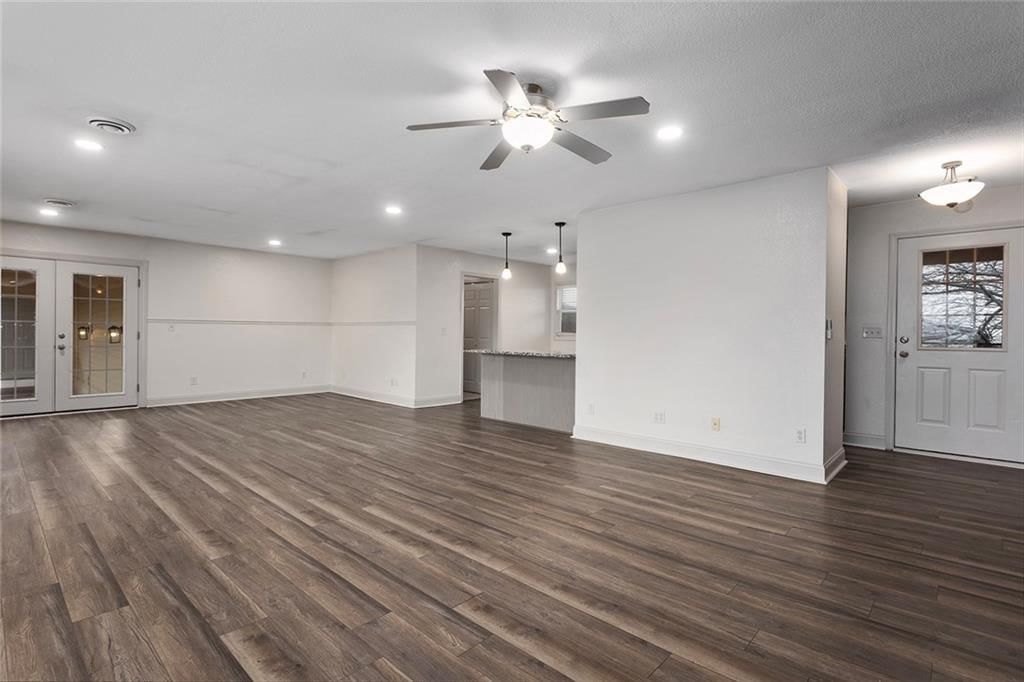 200 Lakecrest Boulevard — photo 17