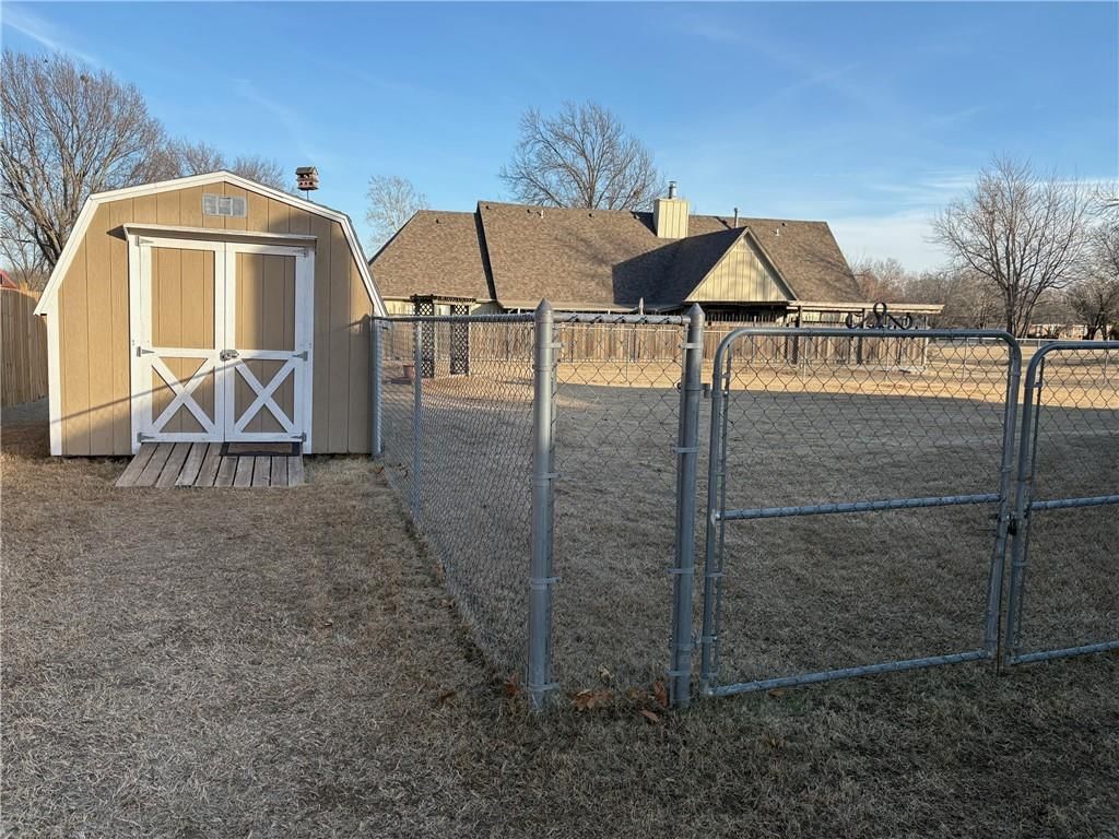 2700 Fairway Drive — photo 2