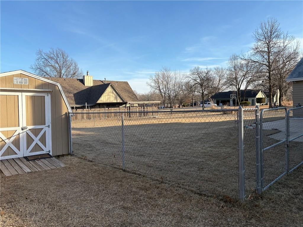 2700 Fairway Drive — photo 3