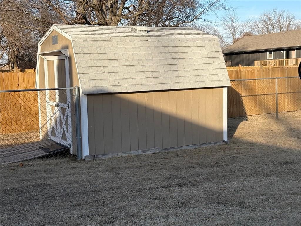 2700 Fairway Drive — photo 4