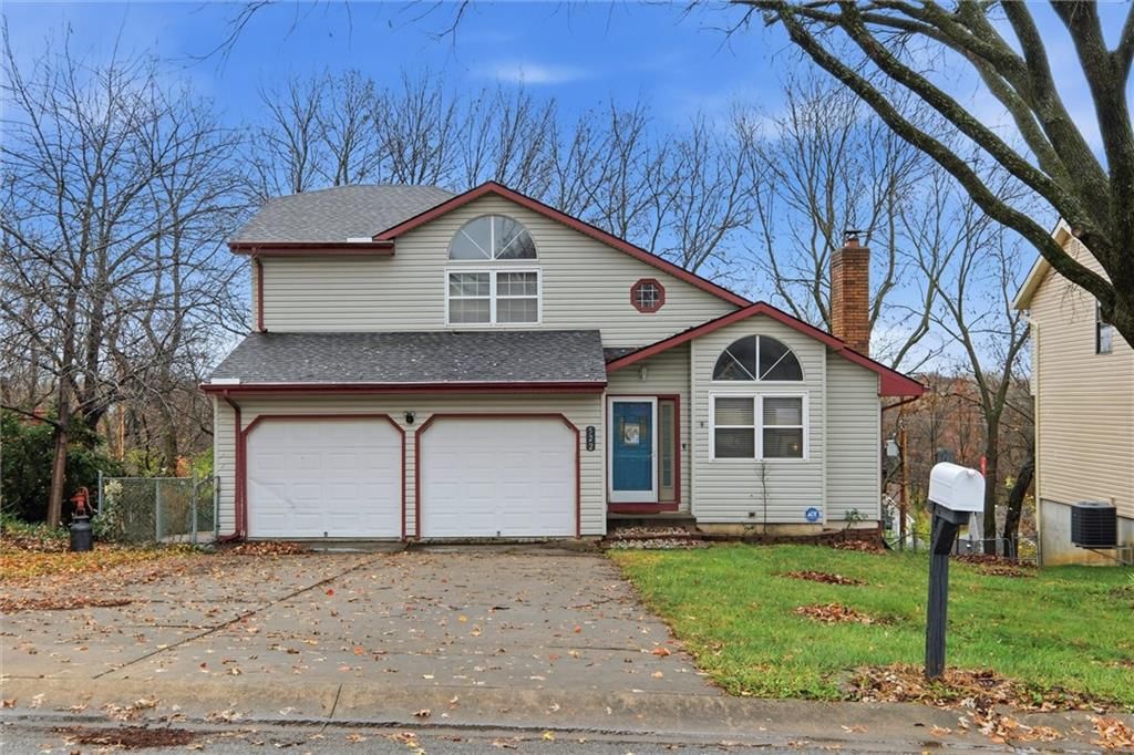522 Forestglen Lane, Lansing, KS