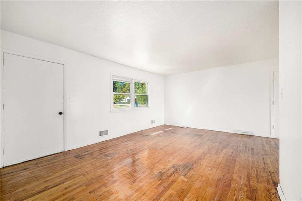 801 N Redwood Drive — photo 2