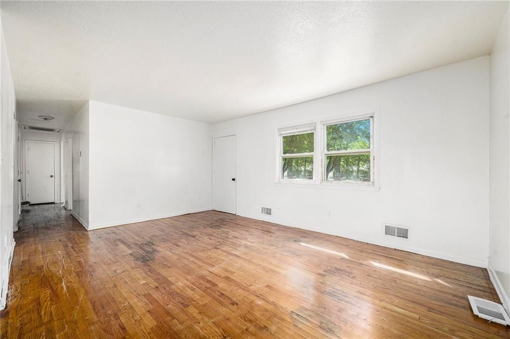 801 N Redwood Drive — photo 3