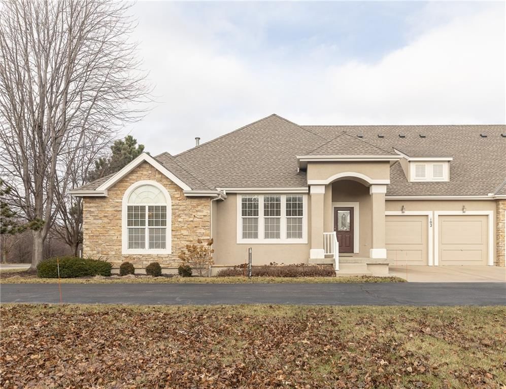 11575 S Bell Ct Drive, Olathe, KS