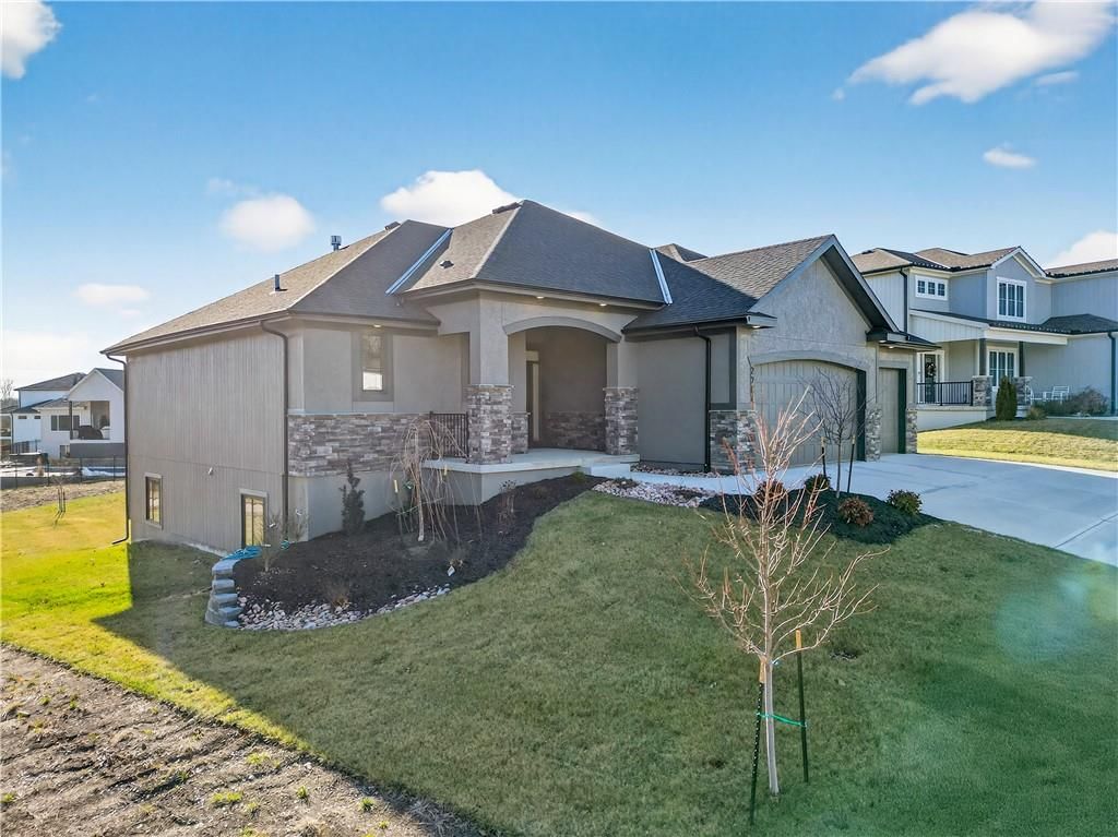 2704 NE Amanda Lane, Blue Springs, MO
