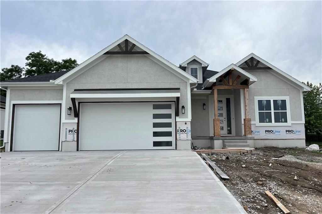 2616 NE Woodland Oak Drive — photo 1