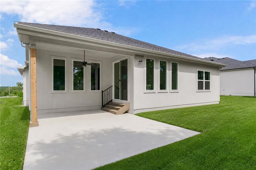 Photo 35 of 37 - 2616 NE Woodland Oak Drive, Lee's Summit, MO 64086