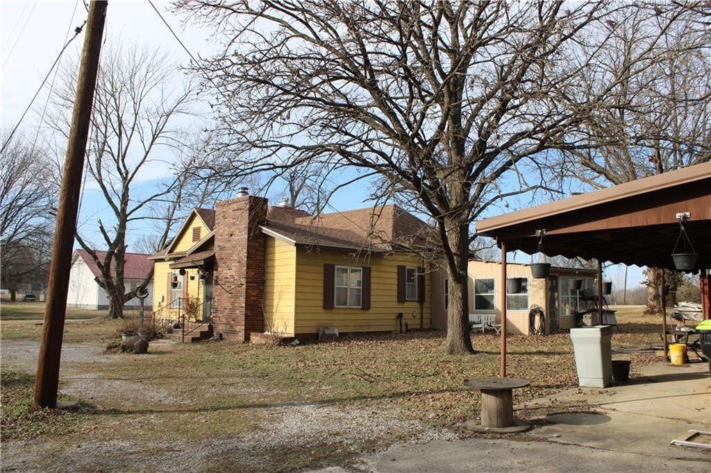 302 N Military Street — photo 3