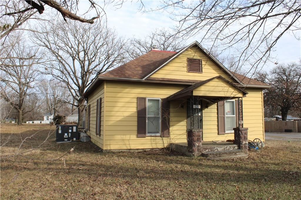 302 N Military Street — photo 6