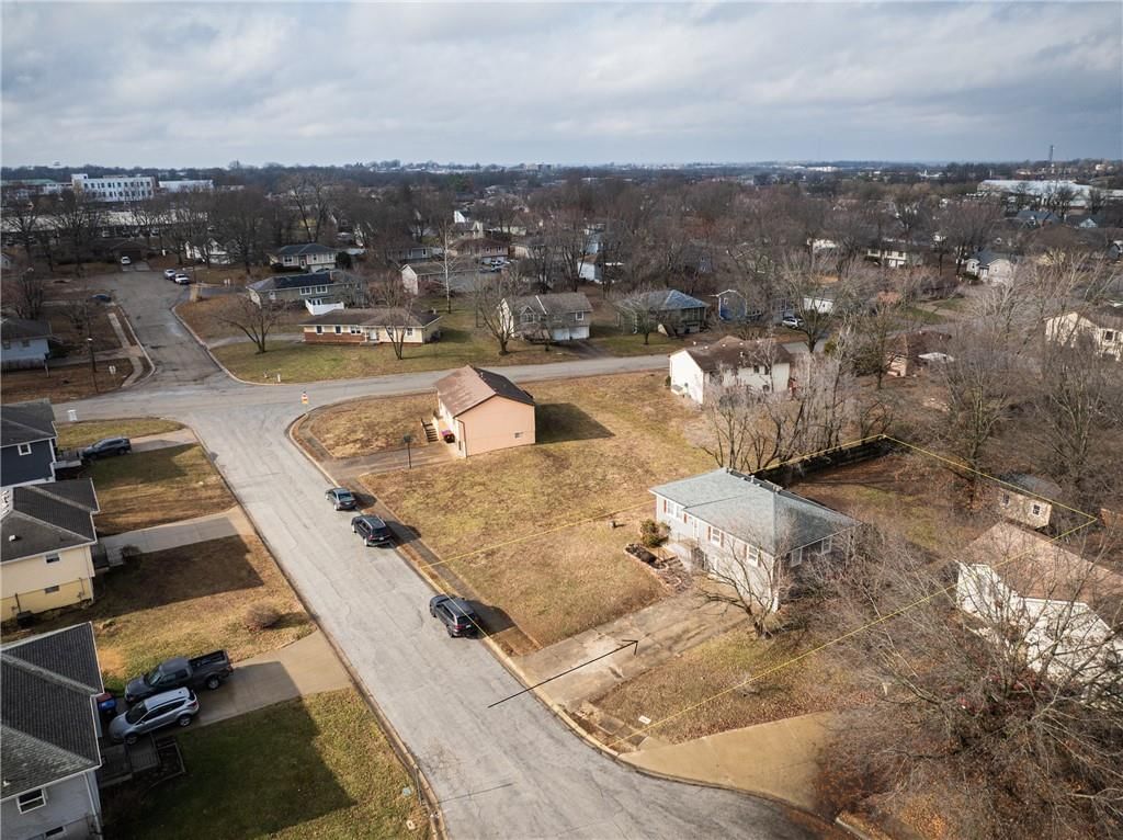 805 Britany Drive — photo 32