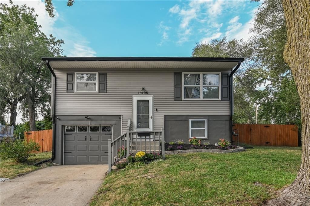 18108 E Shoshone Drive, Independence, MO