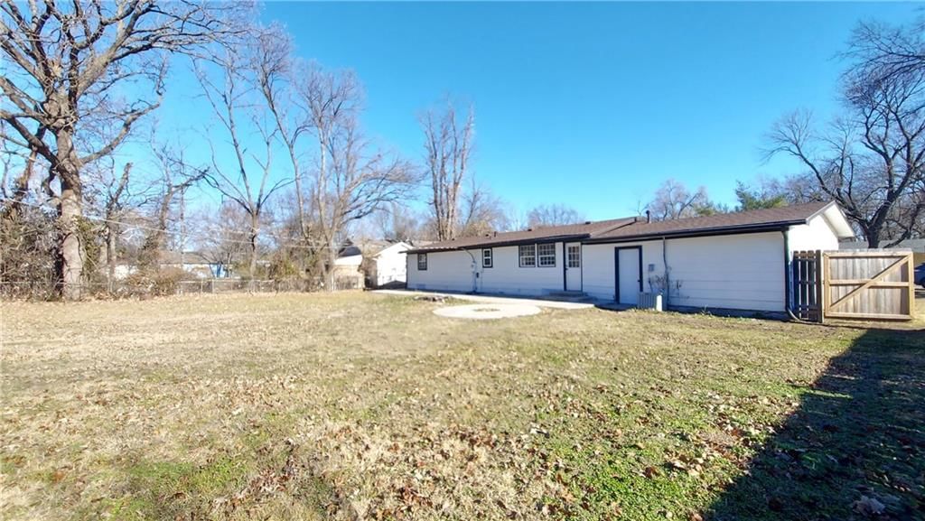 1811 N MICHIGAN N/A — photo 16
