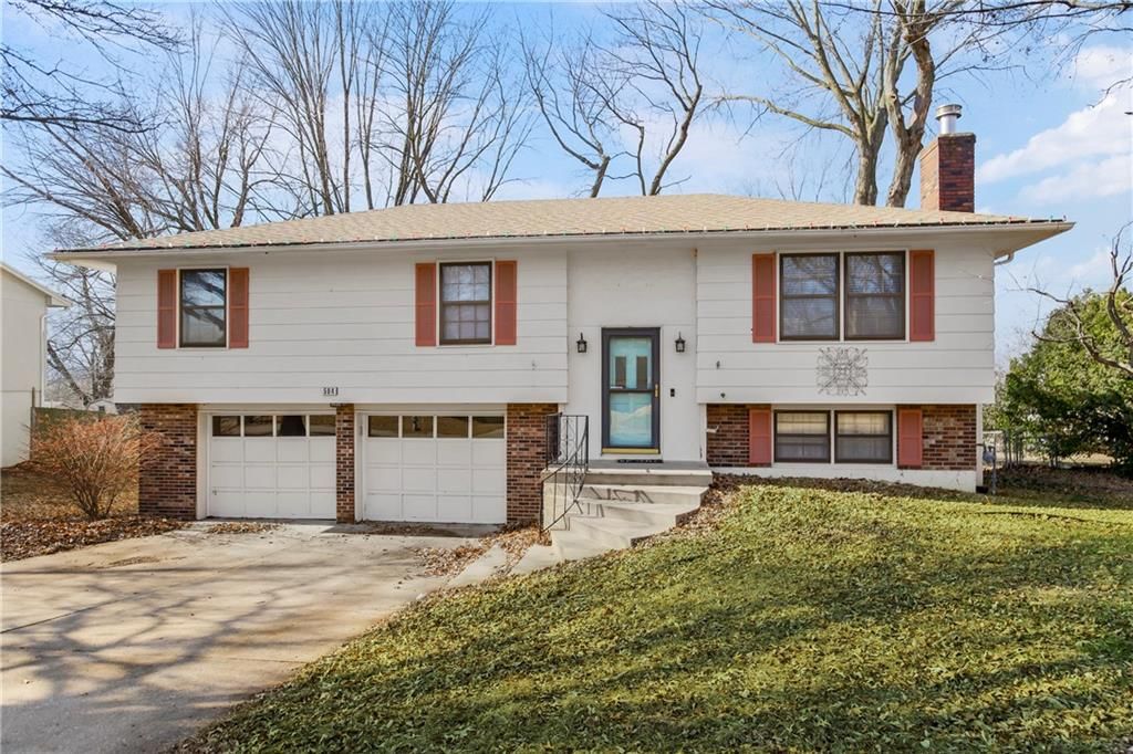 504 Brookridge Drive, Harrisonville, MO