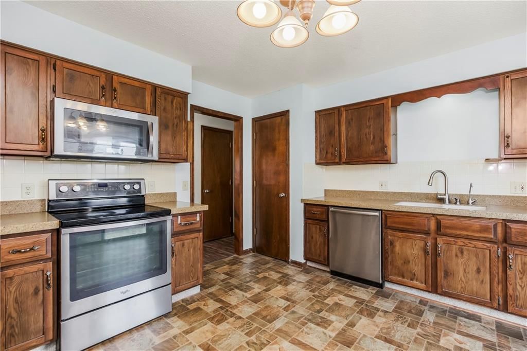 504 Brookridge Drive — photo 3