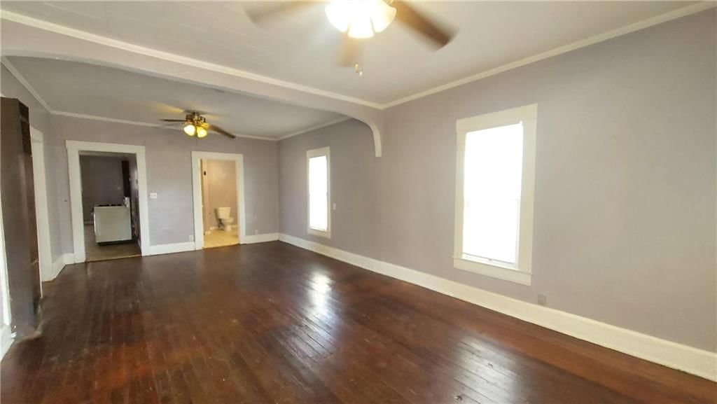 801 E 9th Street — photo 2