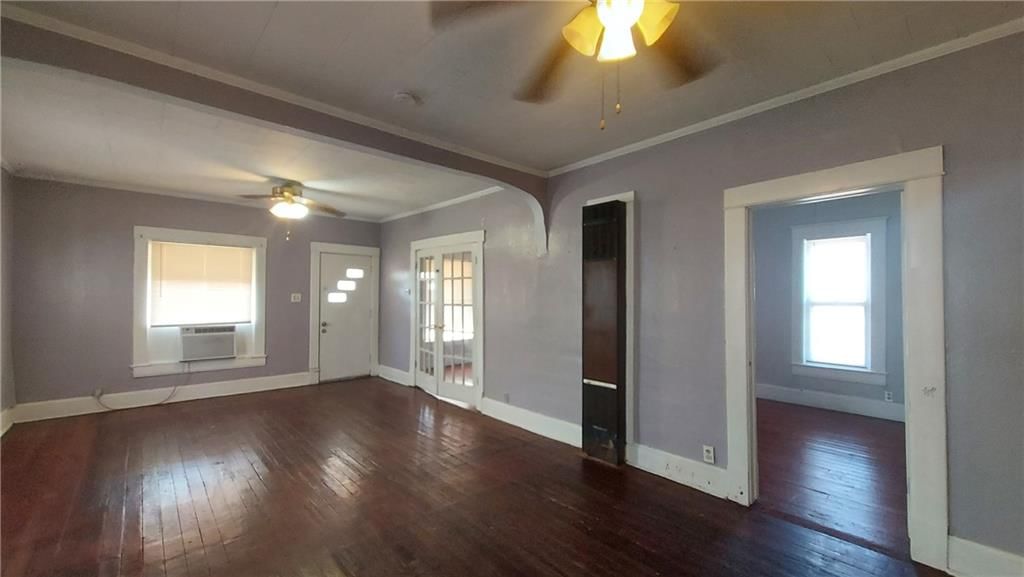 801 E 9th Street — photo 3