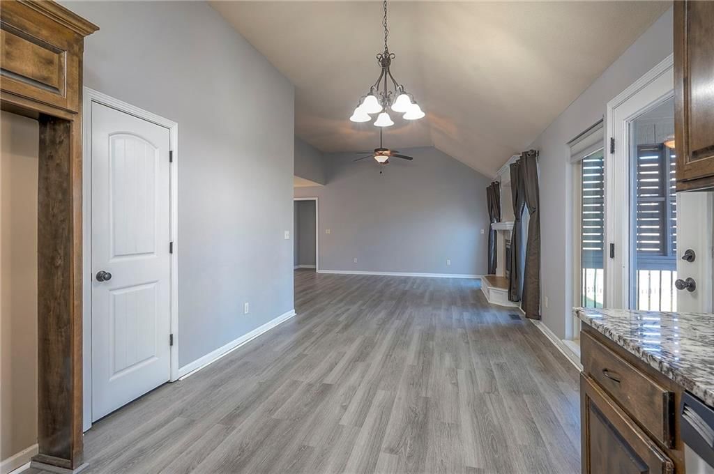 11933 N Forest Avenue — photo 10
