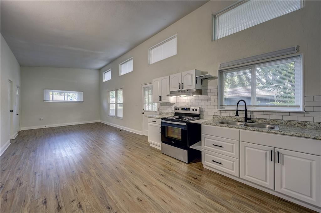 10914 Bennington Avenue — photo 6
