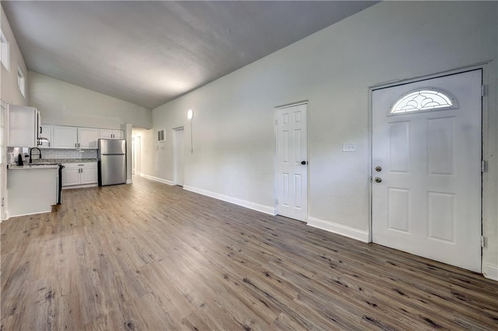 10914 Bennington Avenue — photo 8