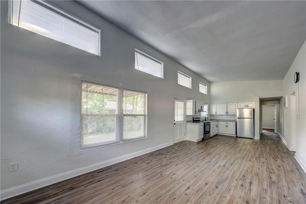 10914 Bennington Avenue — photo 9