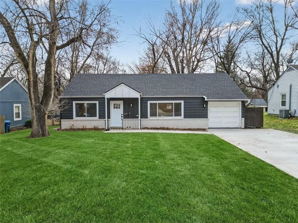 2517 W 76th Street, Prairie Village, KS