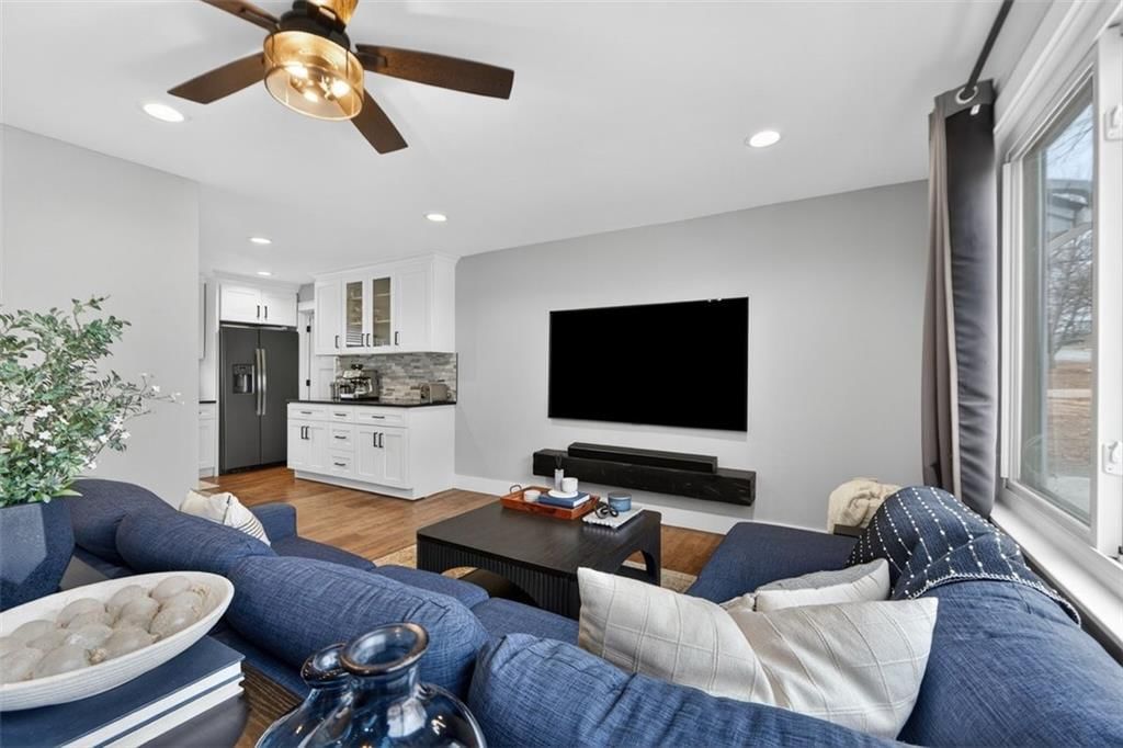2517 W 76th Street — photo 3