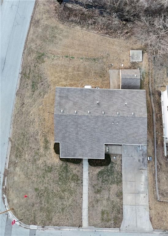 300 N 81st Terrace — photo 2