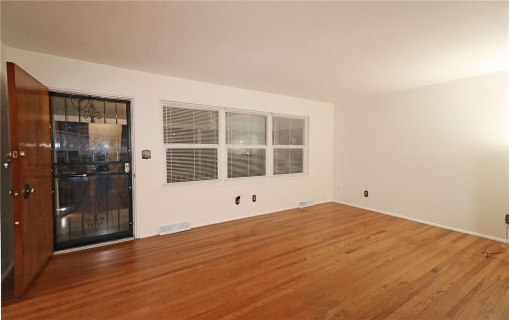300 N 81st Terrace — photo 3