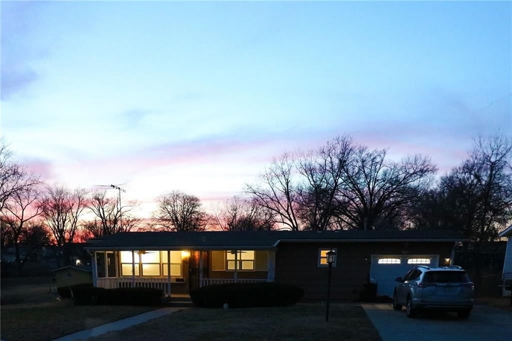 300 N 81st Terrace — photo 31