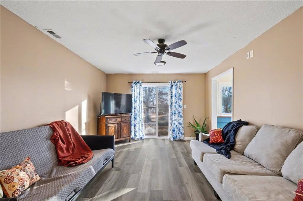 925 W 27th Terrace — photo 8