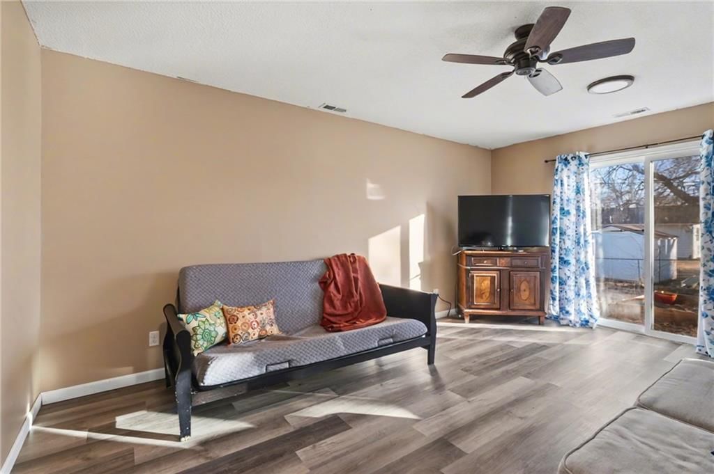 925 W 27th Terrace — photo 9