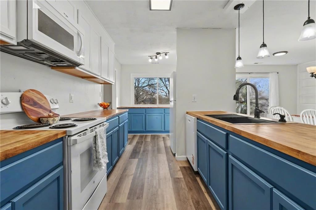 925 W 27th Terrace — photo 13