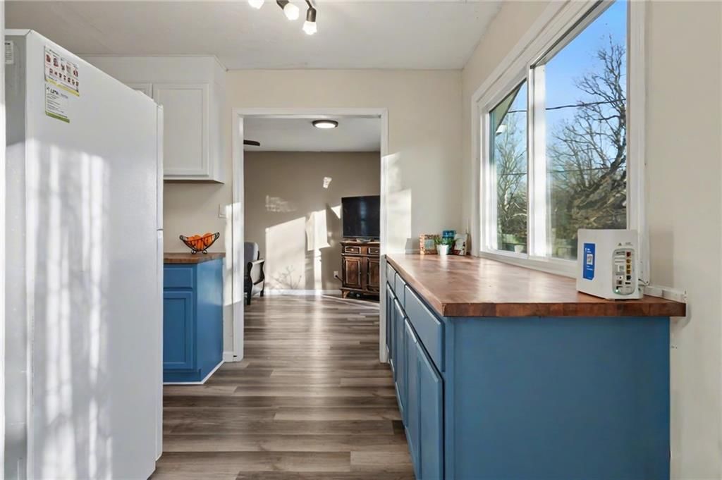 925 W 27th Terrace — photo 15