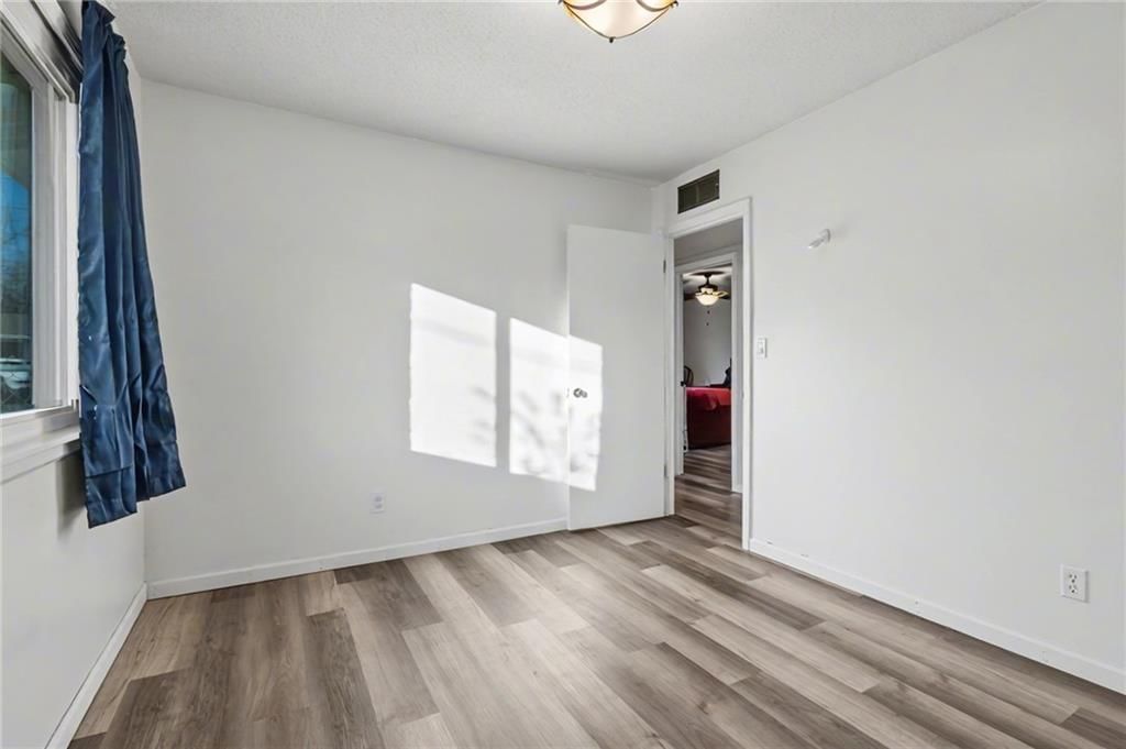 925 W 27th Terrace — photo 22