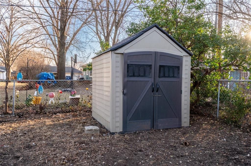 925 W 27th Terrace — photo 30
