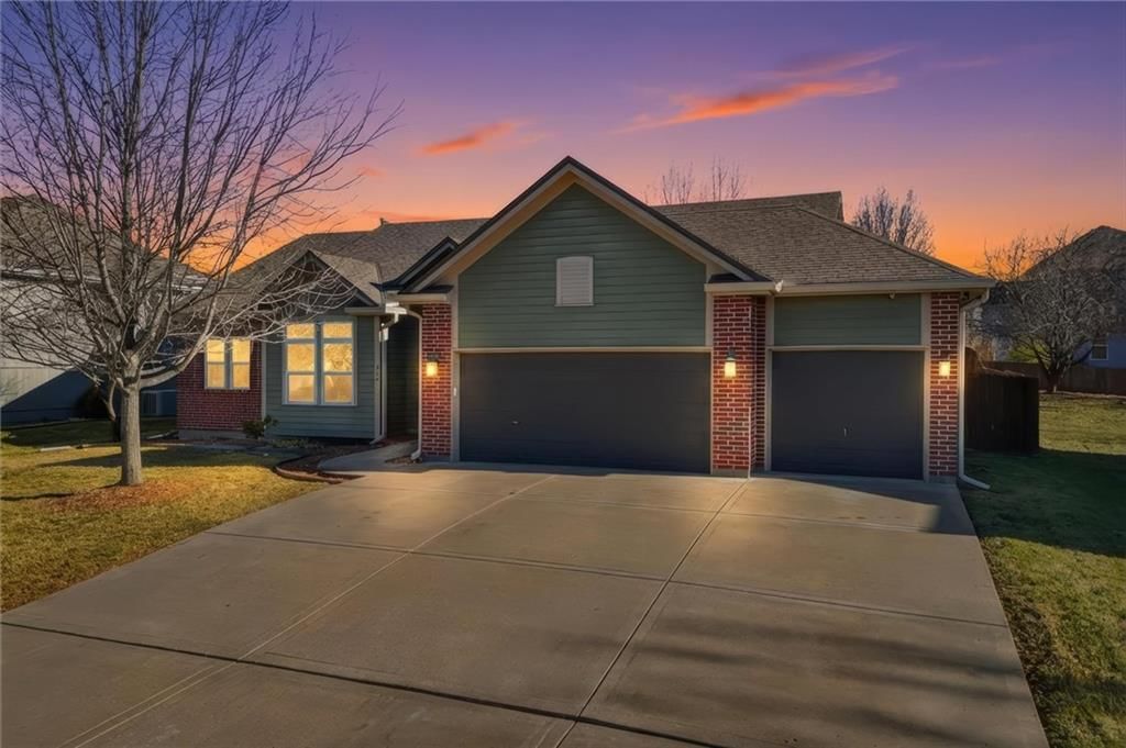 907 Englewood Drive, Kearney, MO